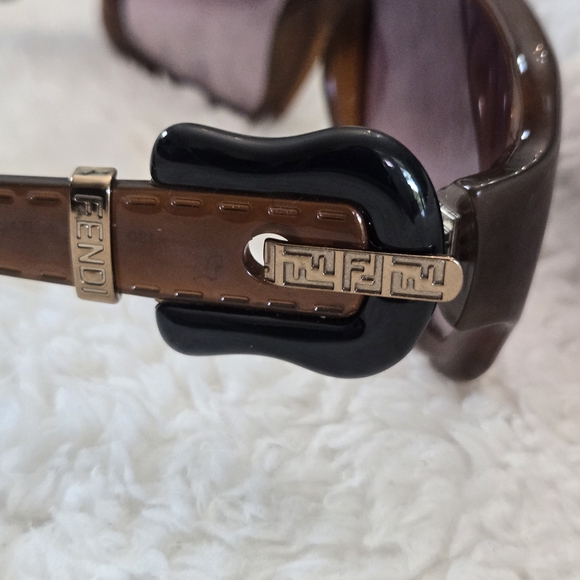 Fendi Women's Sunglasses with Brown Frame - Picture 2 of 7